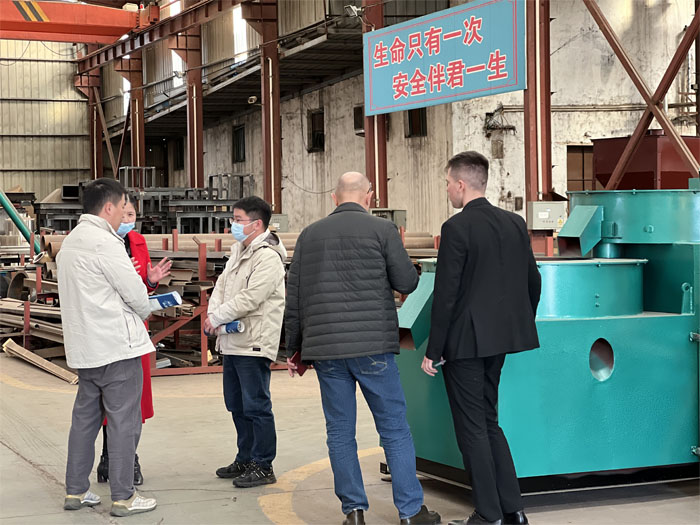 圓顆粒加工設(shè)備.jpg 圓顆粒加工設(shè)備.jpg